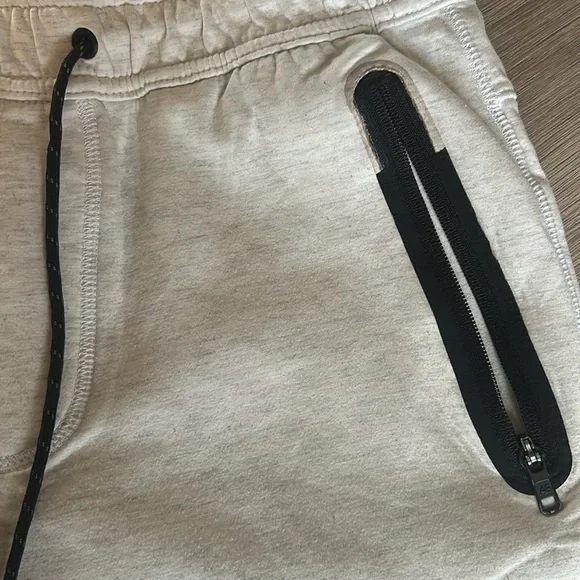 American Eagle Outfitters Men's Gray Shorts - Picture 3 of 6